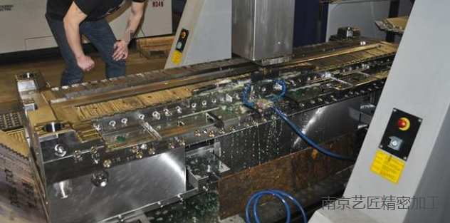 <strong>3軸和5軸銑削（xuē）CNC降低零件（jiàn）的切割成（chéng）本的方（fāng）法</strong>