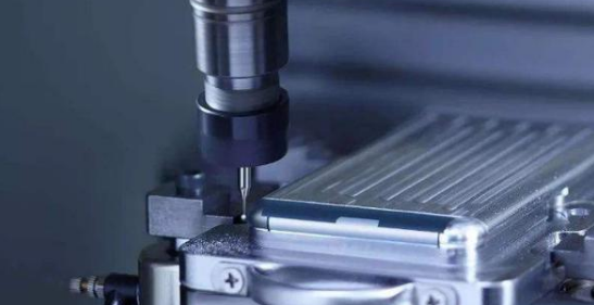 <strong>從特點和作用領域分析CNC加工好還是（shì）雕銑（xǐ）機好? </strong>