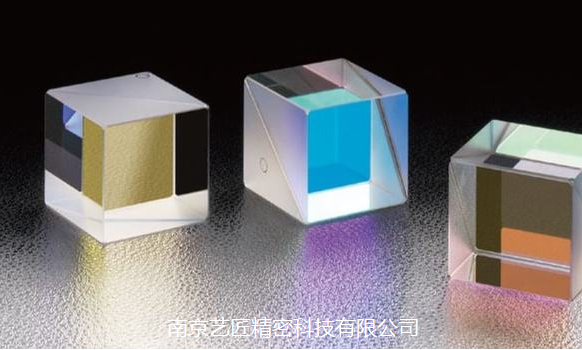 <strong>新科技：精密加工生（shēng）產（chǎn）用於推進信息技術的微型光導立方體</strong>