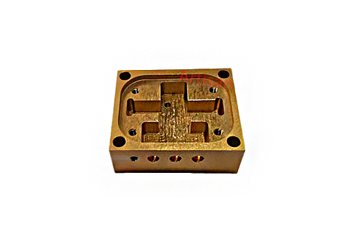 <strong>圖（tú）三：波導精密（mì）加工..</strong>