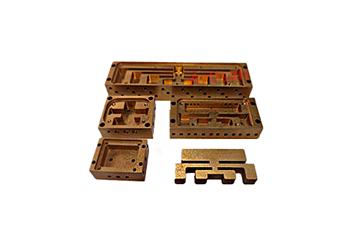 <strong>圖（tú）五：波（bō）導精密加工（gōng）..</strong>