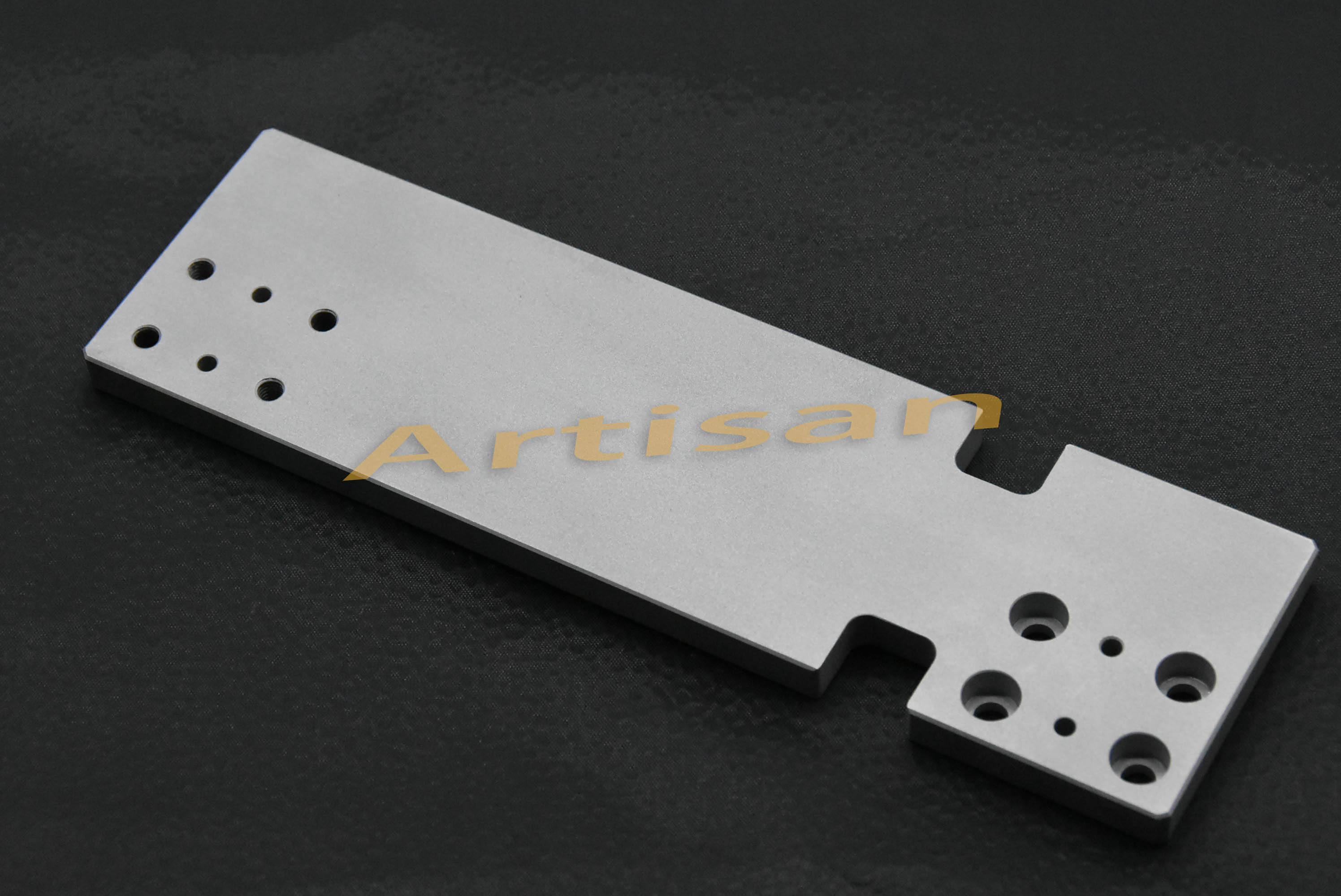 <strong>電子類（lèi）精密加工：橫板</strong>