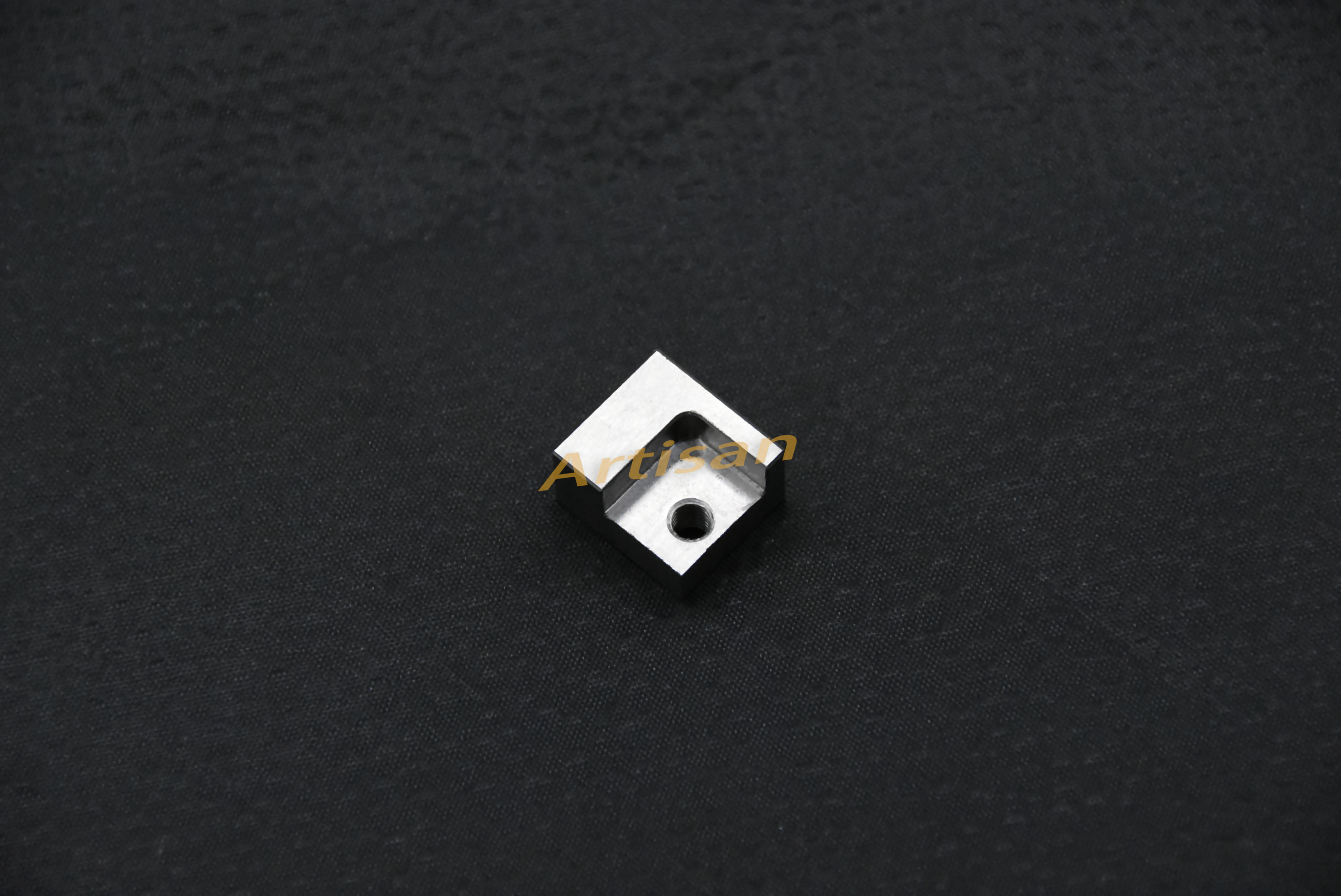 <strong>醫療類精密件加工：塊（kuài）8</strong>