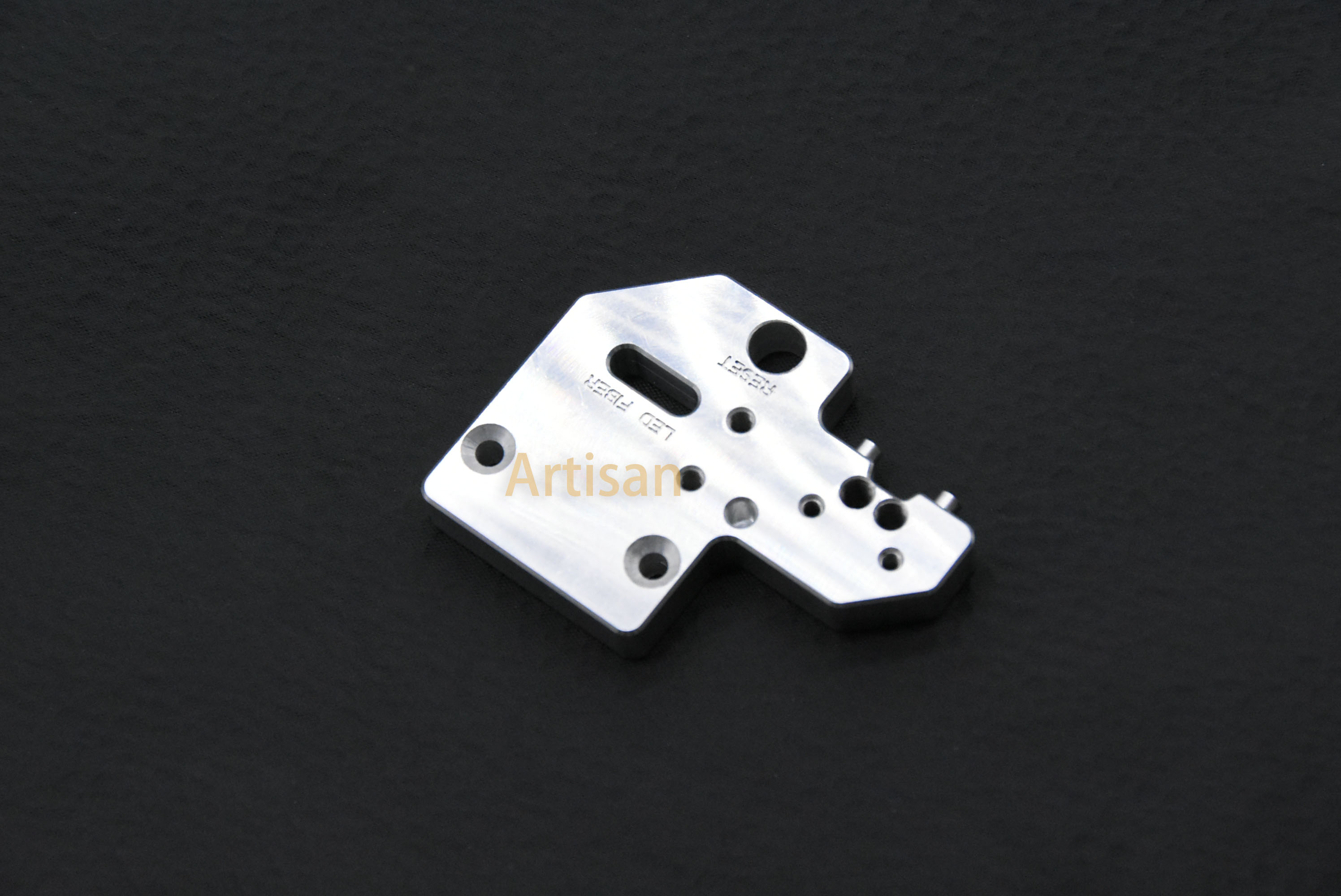 <strong>電子類精（jīng）密件加工：支架2</strong>