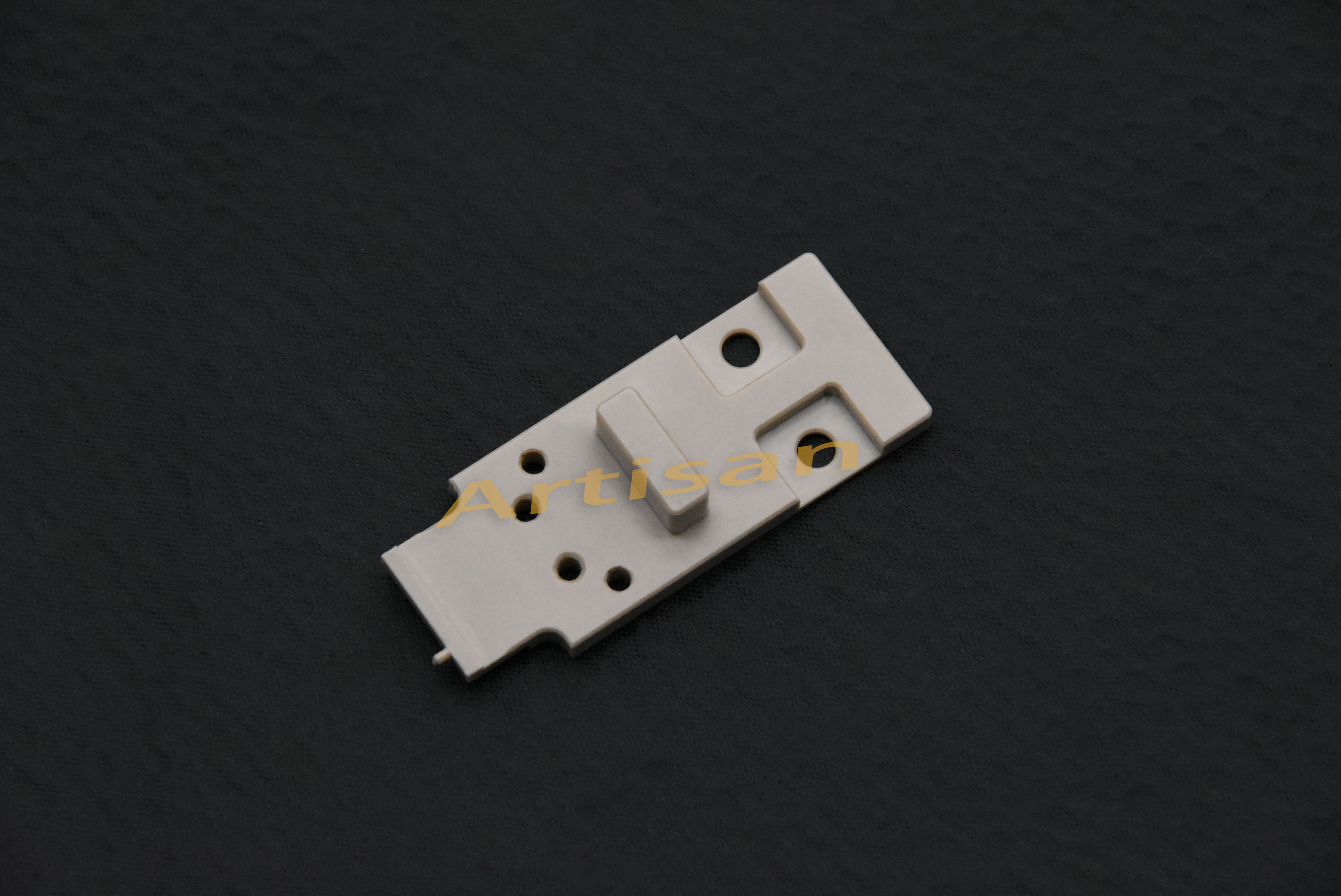 <strong>電子類精密件加（jiā）工：塑料塊2</strong>