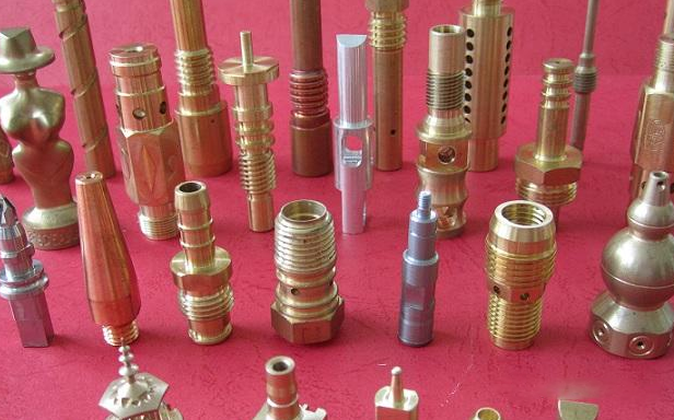 精密軸類長軸加工廠：匠心獨（dú）運，打造工業之（zhī）芯